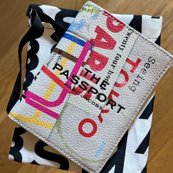 Marc Jacobs - The Passport Case - Picture 1 of 3